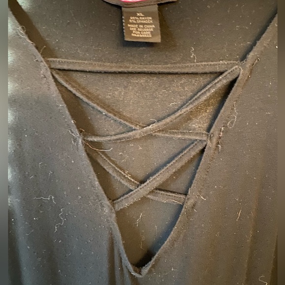 Low cut black bodysuit - Picture 2 of 6